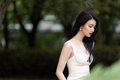 王楚然新写真气质迷人 穿白色吊带裙好魅惑