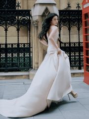 张雪迎穿缎面礼裙温婉大气 穿梭光影诠释电影质感