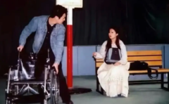 刘亦菲朱亚文大学时期合照曝光！经常组队排练考试