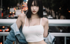 林俊杰女友七七日常美照释出 神态灵动身材诱人