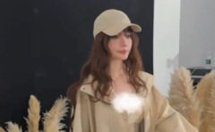 李小璐晒穿搭视频 对镜头表情搞怪秀出好身材