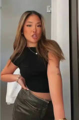 张学友长女晒近照 美黑妆容前卫气质变化明显