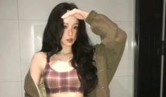 虞书欣化身辣妹明媚优雅 腹肌线条吸睛身材窈窕