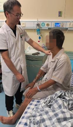 男子被银环蛇咬伤救治十多天化险为夷 抗蛇毒血清显神威