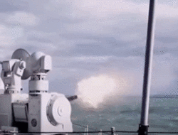 直击！东部战区海军舰艇编队实弹射击演练