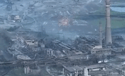 俄军使用9M22S 燃烧弹攻击亚速钢铁厂