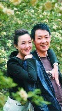 他们恋爱26年无绯闻，台前幕后都是夫妻，如今一家三口和睦幸福