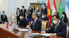 Wang Yi se reúne con varios de sus homólogos de Asia Central en Kazajistán