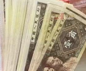 男子找到去世母亲藏的一包钱 母爱深深触动心弦