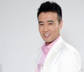 暴瘦50斤只为演年轻刑警？53岁于和伟才是叔圈大佬，从不怕比身材