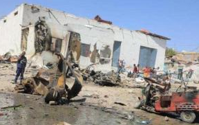 索马里首都自杀式汽车炸弹袭击致10死9伤