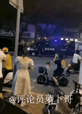 警方通报男子开车撞警车：涉嫌醉酒驾驶已被刑拘 知情人称其在路口睡着长时间未动