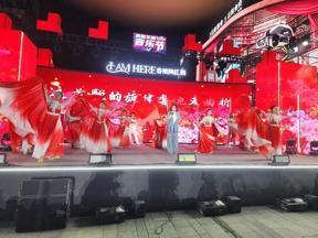 成都上演“春熙不眠yeah音乐节” 百年庆典嗨翻春熙路