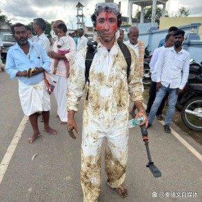 一博主在泼粪节玩疯了