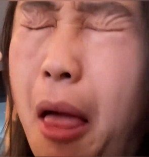 东北小姐姐第一次吃东北蔓越莓，结果表情逐渐不受控制