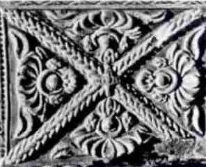 安阳修定寺塔基残砖上的十字结纹样，采自《河南安阳修定寺》