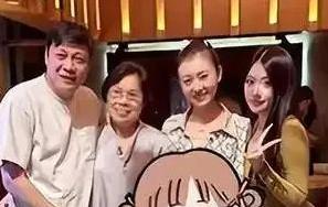 范志毅55岁生活甜如蜜，三婚老婆美若姐妹，8岁女儿颜值爆表？
