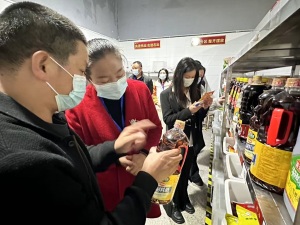 竹溪一中邀请“两代表一委员”开展“校园餐”专项整治工作调研