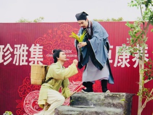 苏东坡“遇上”李时珍！黄师学子元旦献演《本草长歌》，医圣精神点亮黄冈文旅