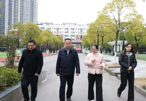 把脉开学工作 情系师生发展——湖北荆门市掇刀区教育局党组书记、局长苏强深入石化一小调研指导