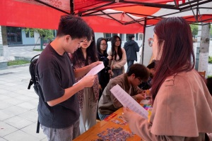 武汉纺织大学外经贸学院：用一堂国家安全“实践课”筑牢青春防线