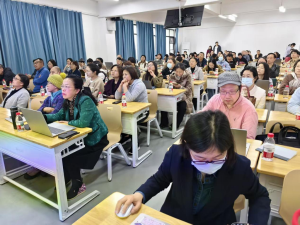 从“讲台”到“课桌”，百名教师同上一堂“AI课”——湖北工程学院以专题培训深化干部素质提升