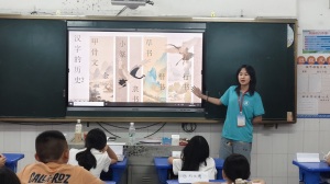 “汉字号”发车！请带好你的文脉名牌——湖北大学志愿者走进课堂解读汉字