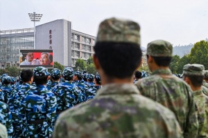 武汉工程科技学院AI公益短片《圆梦》首发 开学典礼上讲述十二载公益坚守