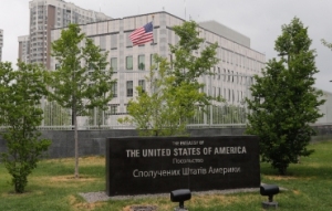美国务卿宣布关闭驻乌大使馆 呼吁美在乌公民离境