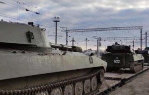俄西部军区坦克部队完成演习返回驻地