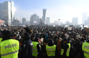 蒙古国爆发大规模抗议，抗议煤炭行业腐败和通货膨胀