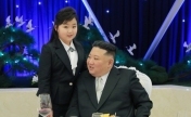 金正恩偕女儿视察朝鲜人民军宿舍 庆祝人民军成立75周年纪念日