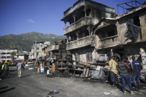 海地油罐车爆炸：司机曾警告远离 民众仍砸车取油