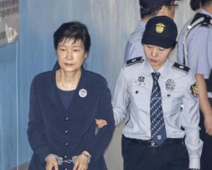 朴槿惠出狱 坐牢4年零9个月后重获自由