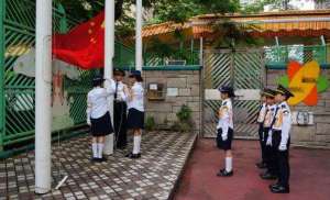早报｜香港学校均将升挂国旗、3人造谣佟丽娅被拘
