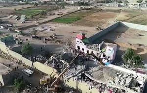 也门一监狱遭空袭已致77死