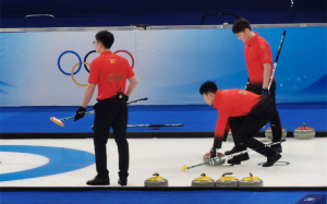 中国男子冰壶队冬奥首战4-6惜败瑞典