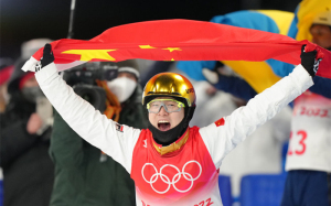 一跳定乾坤！齐广璞获自由式滑雪男子空中技巧金牌