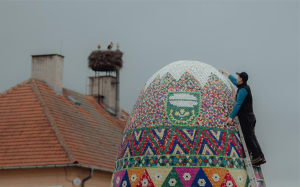 斯洛伐克展出世界最大复活节彩蛋