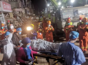 长沙居民自建房倒塌事故的第九名被困人员被救出