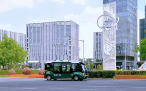 北京首批无人驾驶公交车上路