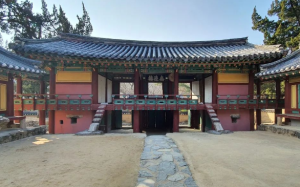韩国把450年前儒家书楼封为宝物 屋顶刻有“乾隆”