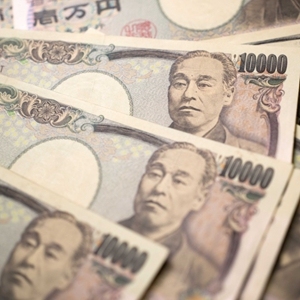 日本央行行长：日元快速贬值“不利”日本经济