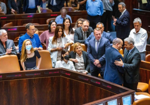 以色列通过解散议会法案 总理贝内特卸任