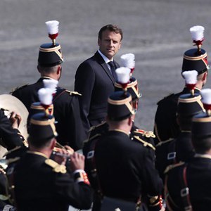 法国举行国庆阅兵式