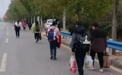 郑州富士康返乡员工家属：丈夫徒步10多小时后到家隔离，路上没有挨饿