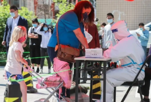 北京部分社区孕妇等阳性可居家隔离 涉老弱病残孕