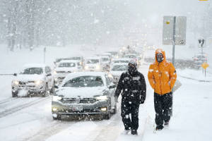 美国东北地区遭遇暴风雪天气 近700万人将受影响