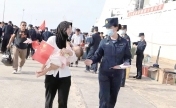 中国军舰帮助外国人撤侨 撤离外国在也公民225人