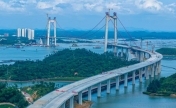 广西龙门大桥主航道桥钢桥面铺装首件施工顺利完成
